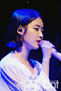 组图：IU亮相新专辑音乐会 久违回归演绎青春成长 : IU在首尔Fan Square举行正规4辑《Palette》音乐鉴赏会。