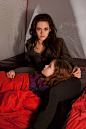 Bella and Renesmee
Kristen Stewart and Mackenzie Foy
这娘俩儿~
