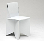 又是一款瓦楞纸椅子。硬纸板座椅，这一个应该比上一个承重要靠谱。