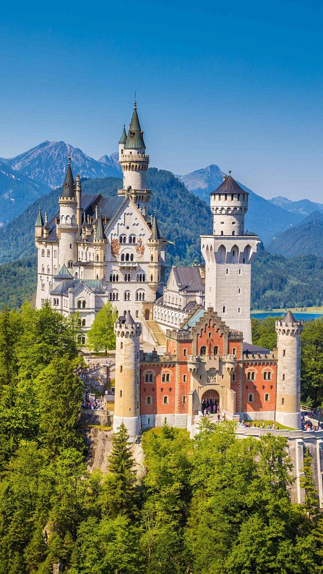 德国，新天鹅城堡，位于德国巴伐利亚西南方...
