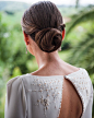 LUNEVILLE 在 Instagram 上发布：“LUNEVILLE for... M•S In her @claudiallagostera wedding dress. Through @jorgehierro_fotografia’s eyes (W Day) #lunevillefor #mariasalmon…” : 1,023 次赞、 10 条评论 - LUNEVILLE (@by_luneville) 在 Instagram 发布：“LUNEVILLE for... M•S In her
