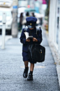 穿着黑色立领校服的日本小男生。 来自TOTEMA新国际主义校服 - 微博