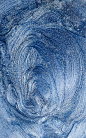 美丽的抽象污垢装饰海军蓝深色灰泥墙背景