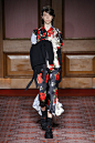 Simone Rocha Fall 2018 Ready-to-Wear Fashion Show : The complete Simone Rocha Fall 2018 Ready-to-Wear fashion show now on Vogue Runway.
西蒙娜·罗莎 2018年秋季成衣