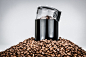 咖啡磨和一堆咖啡豆 - 由斯塔斯Paramonov上隔离500​​像素