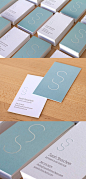 understated-but-effective-pastel-minimalist-business-card-design