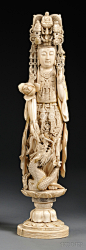观音 牙雕,中国,19世纪,,右手握着一个绽放的莲花,一龙盘旋,立于莲台。