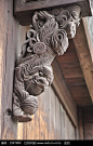古代屋檐木雕神兽