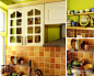 厨房内部也是青草绿色作为主色调，表里如一。