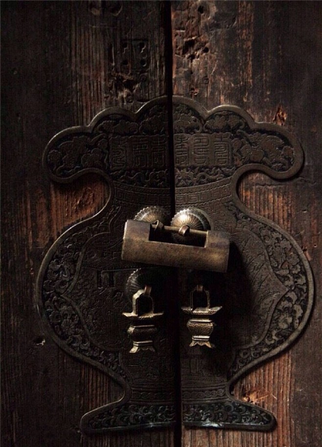 “ 从前的锁也好看，钥匙精美有样子。你锁...