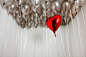 事件,气球,影棚拍摄,室内,天花板_141468131_Heart shape balloon amongst plain balloons_创意图片_Getty Images China