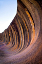 波浪岩是一个天然岩石形成，位于东部的海登在西澳大利亚的小镇。
