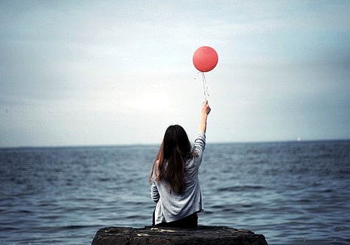 《梦魇》
海抛了雨，雨点碎了花，花笑着谁...