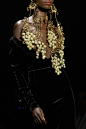 00020-schiaparelli-fall-2022-couture-details-credit-gorunway.jpg (1280×1920)