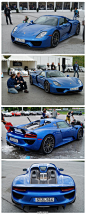 这是一台蓝色的保时捷918 Spyder，首次亮相Salzburgring Austria，迟于法拉利LA和迈凯轮P1上市，保时捷918 Spyder现在正式开始了攻城略地。大家觉得这颜色如何？（网络）@寰球汽车