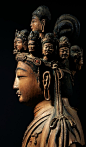 十一面观音立像，平安时代 8世纪，奈良国立博物馆藏
立像以檀香木雕成，依照佛教经典《十一面观世音神呪经》以白檀做成大小一尺三寸的十一面观音像。此件立像与现存日本来自中国唐代的十一面观音檀香木雕像相比，细节精巧程度稍有欠缺。雕刻部分装饰是以其他木材雕刻而成后粘贴上去。使用头发上涂干漆 ​​​​...展开全文c