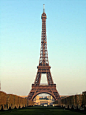 法国，埃菲尔铁塔。