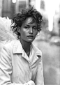 #Archive# 'City of Angels': Amber Valletta by Peter Lindbergh for BAZAAR US 1993

这就是为什么，Peter Lindbergh是大师。
真是太美了。 ​​​​
