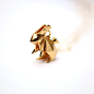 巴黎设计师【Origami Jewellry】折纸艺术 兔子银镀金短款项链 这是一只小兔,法语名Modele Lapin

出生于2009年

产品包括包装均来自于法国巴黎