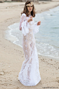 来自希腊的婚纱品牌Christos Costarellos 2016新款婚纱系列LookBook，本季系列品牌主打两件式婚纱设计，设计灵感源自波西米亚风格，海边的复古浪漫与优雅格调