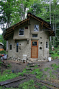 pictures clay & cobb homes | Round Cob House Built by the Mudgirls