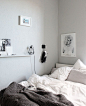 Chambre grise et blanche, pure, cocon, cosy