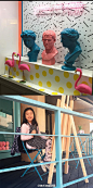 #儿童美术空间环境设计# 首尔Grimm儿童艺术工作室环境欣赏，现代而简洁，海蓝火烈红的色调和几何元素勾勒出简单明了的装饰造型，为空间带来独特的活力和未来感。
