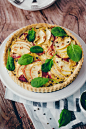 Apple, ham & camembert quiche : Food styling/photography