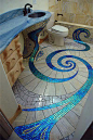 蓝旋瓷砖浴室