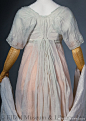 #19th-Century Fashion#
帝政/摄政连衣裙 1800s
图1-2这种把褶子集中到背部，前面不打褶的裙摆是新古典主义时期最常见版型，相较一圈碎摺的裙摆更显腰身。这条裙子后面的结构没搞懂，褶子好像是直接是从上半身下来的？
其实我还是喜欢前面带点碎摺的裙摆，因为可以藏肚子…（误)。
图1-2  FIDM ​​​​...展开全文c