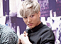 @FayeNuna
[GIF] #金钟仁# #KAI# 弟弟你犯規犯規！！！！！！！！！！！穿這身就苏到神的境界(ˉ﹃ˉ) 還解扣子誘惑姐姐們，卻對著命運姐姐的鏡頭說熱！！！！熱你妹阿！！！讓人慾火焚身阿你(Video by THUNDERSTRUKK)