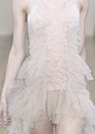 Julien Macdonald 蕾丝 T台时装 晚礼服 婚纱 美丽的细节。。 #时尚秀#  #服饰服装制作细节# #时尚优雅# @予心木子