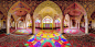 粉红清真寺，设拉子，伊朗：因其粉红色彩砖的外墙被称为粉红清真寺。然而当你走进寺内，就会明白它的特别之处不在于外墙，而在于晨光穿透彩色窗花后，如万花筒般斑斓艳丽的光线投射到波斯地毯形成梦幻神奇的瑰丽光景。斜射的光线能与整个环境随着光影舞动，是否也让你想沉浸其中?