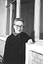 杨绛，钱钟书夫人，本名杨季康，生于1911年7月17日，主要文学作品有《洗澡》、《干校六记》，另有《堂吉诃德》等译著，2003年出版回忆一家三口数十年风雨生活的《我们仨》，96岁成书《走到人生边上》。
非常非常喜欢她的《将饮茶》，个人经历和历史变迁的结合，字里行间回响世事无常的慨叹。