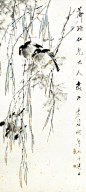 《杨柳八哥图》 清 虚谷 纸本设色 纵115.3厘米 横51.7厘米 北京故宫博物院藏 淡墨飞白笔画柳枝、叶，线条时有顿挫，给人以飘洒柔韧之感。竹叶用湿笔淡墨虚远模糊，于前景形成鲜明对照。
