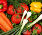 食物的不同色彩预示了其不同的营养功效。目前，美国"福克斯新闻网"健康栏目邀请注册营养师和全美公认的健康专家弗朗西斯·罗斯介绍了各种食物色彩的功效。红色。这一色系的果蔬在外表上非常有吸引力，它们含有最多对心脏有益的营养素。此外，红色果蔬含有大量抗氧化剂..
