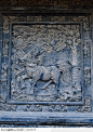 中国古代石雕建筑-抬头的麒麟浮雕