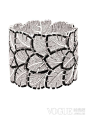 香奈儿高级珠宝 “EVENTAIL” 系列手链，18K白金镶嵌钻石以及黑色钻石