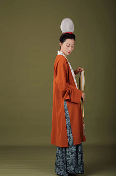 吱吱嗷采集到汉服