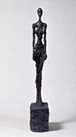 Femme Debout
艺术家：贾科梅蒂
年份：1957
材质：Bronze
尺寸：131.5 x 19 x 32.5 CM