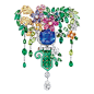 
这枚胸针来自 Dior 2017年的新高级珠宝系列——「Dior à Versailles, Côté Jardins」，以凡尔赛宫花园中的自然花卉为灵感。设计师以非对称线条勾勒出一座大理石花盆，搭配缤纷的彩宝来营造繁花似锦的华丽景象，整件作品运用超过10种宝石。

