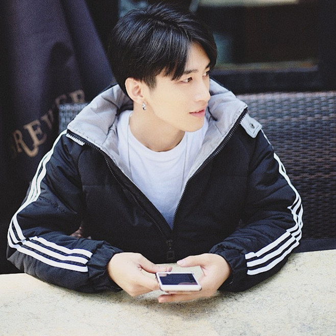 男生头像韩系男头