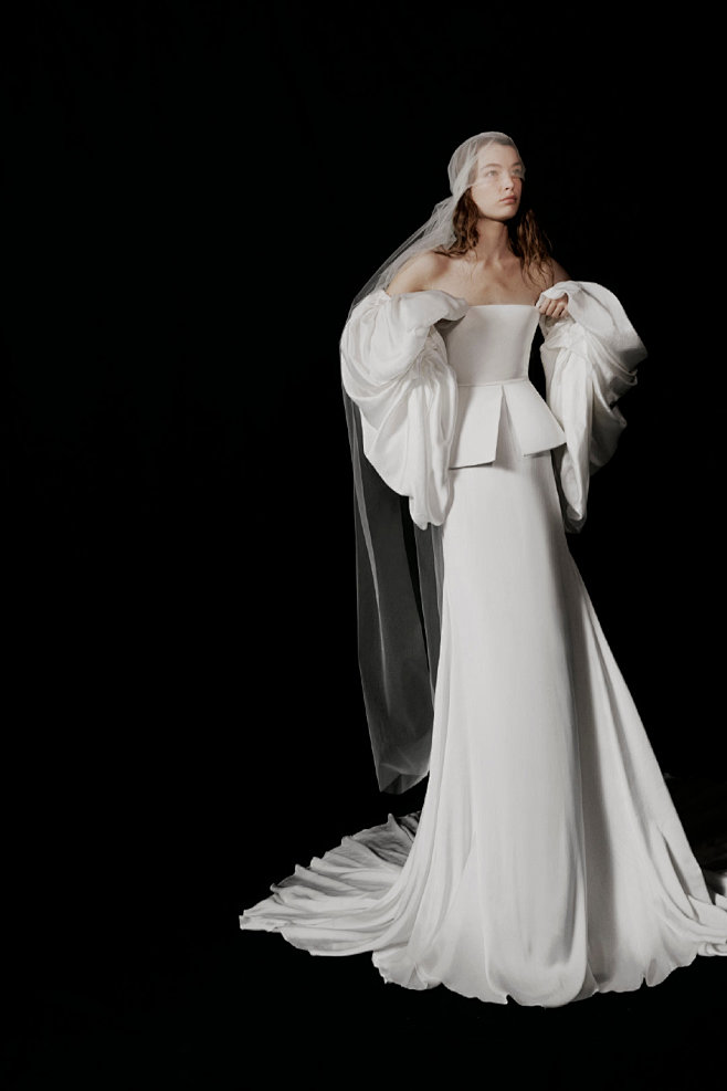 VERA WANG HAUTE 2022...