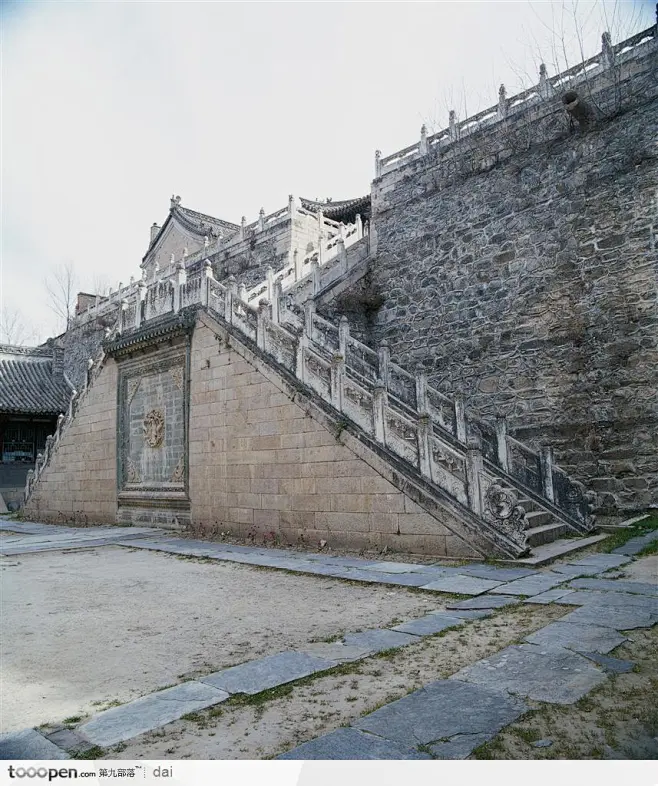 古代建筑-古老楼梯侧面-花瓣网