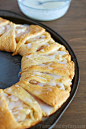 Apple Cream Cheese Breakfast Pastry Recipe ~ Breakfast pastry ring made with crescent rolls and topped with a delicious cream cheese layer and apple pie filling. Looks fancy but it's so easy.