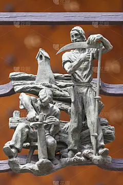 14世纪的圣维塔斯大教堂，金门围栏的细节，小人物，布拉格，捷克共和国