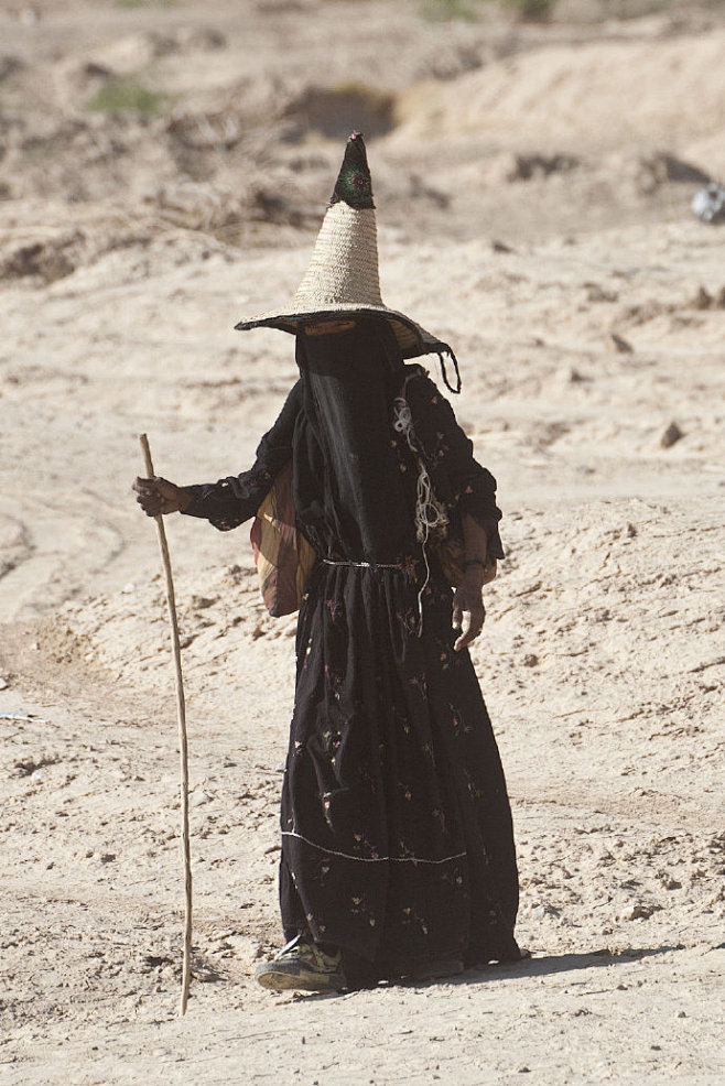 也门传统服饰通常由身当地女性牧民和野外工作者穿着67676767