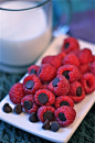 Berry Recipies / Raspberries + Dark Chocolate Chips = Super delicious! #赏味期限 # #甜品#