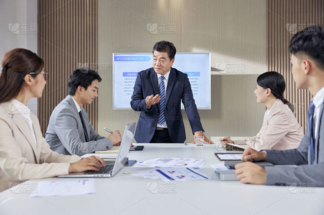 人物系列写实商务人士开会时的场景