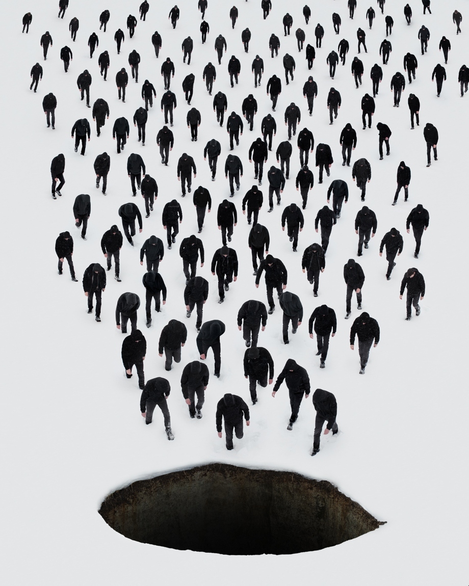 卡尔维诺《看不见的城市》：我所有的自负都来自我的自卑，所有的英雄气概都来自于我内心的软弱，所有的振振有词都因为心中满是怀疑。我假装无情，其实是痛恨自己的深情。我以为人生的意义在于四处游荡流亡，其实只是掩饰至今没有找到愿意驻足的地方。  摄影师Sean Mundy超 ...